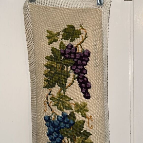 Vintage needlepoint grapes, grape leaves, wine bottle & glass bell pull - Picture 2 of 8